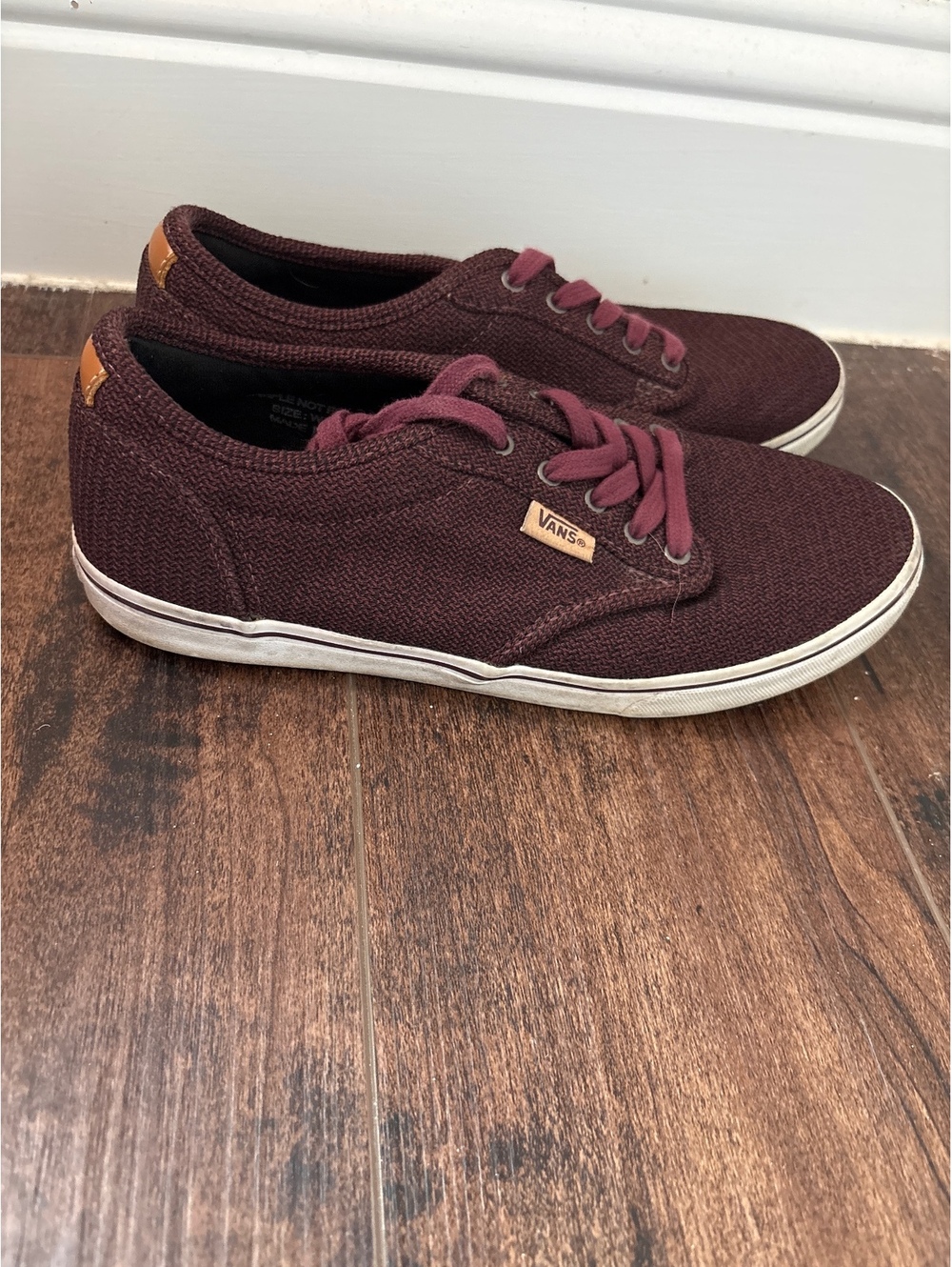 7W Sample Pair Vans Women's Maroon/Red Canvas Low Top Sneakers